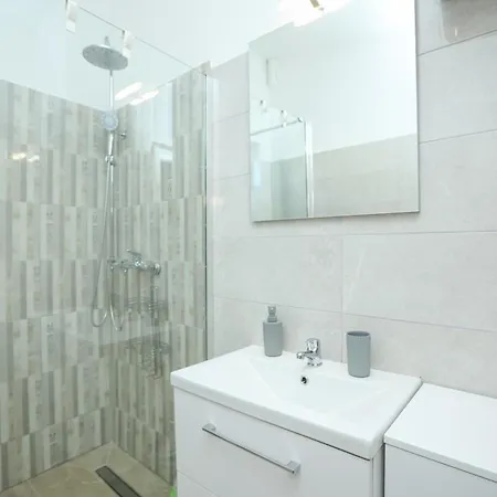 Klara Charming *